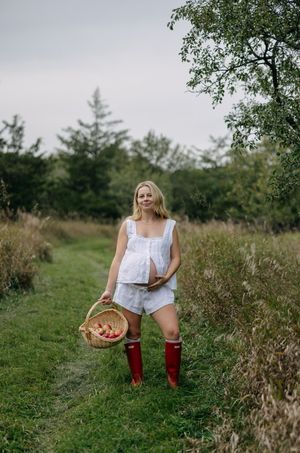 Maternity Session, Photographer Near Me, Quinte West, Prince Edward County Photographer, Maternity Photographer, Belleville Photographer
