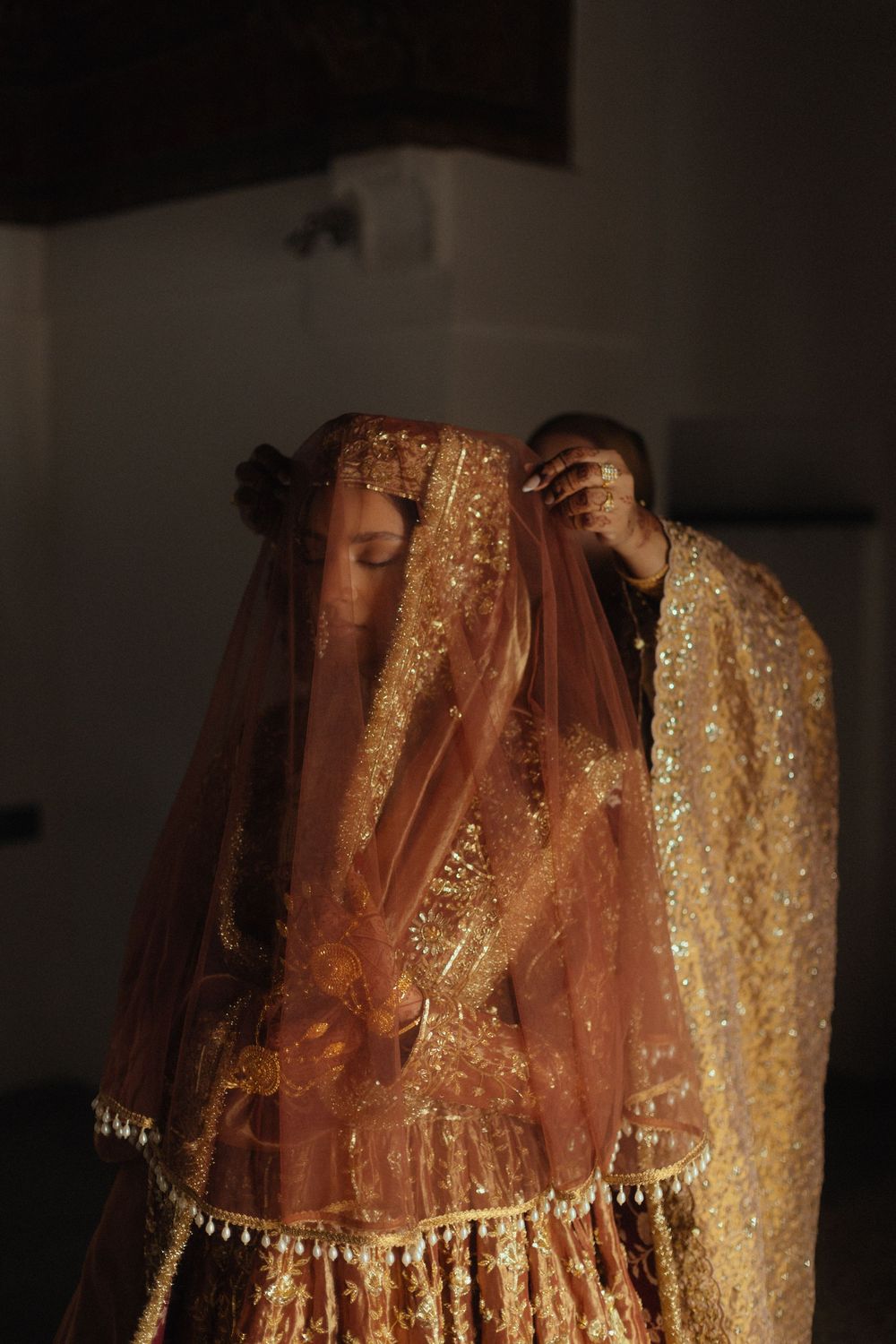 relaxed pakistani bridal preparation photo