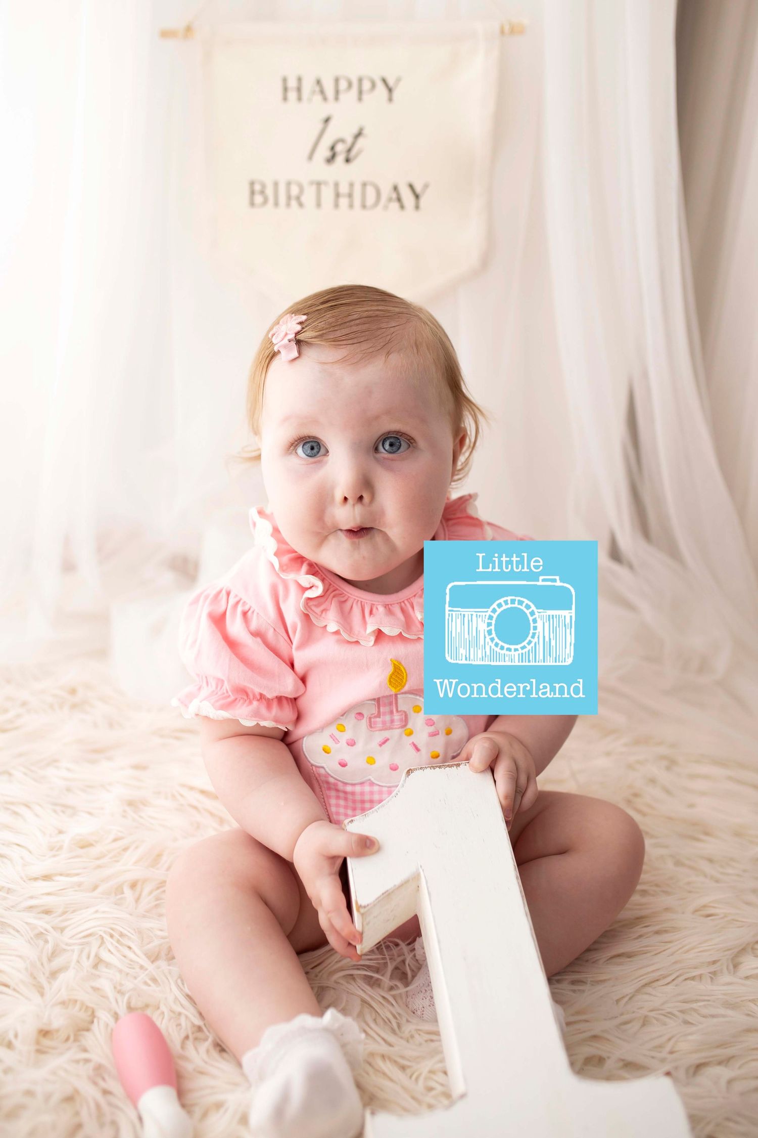 babies first birthday photoshoot at little wonderland photography in widnes cheshire, close to warrington, liverpool, runcorn, st helens