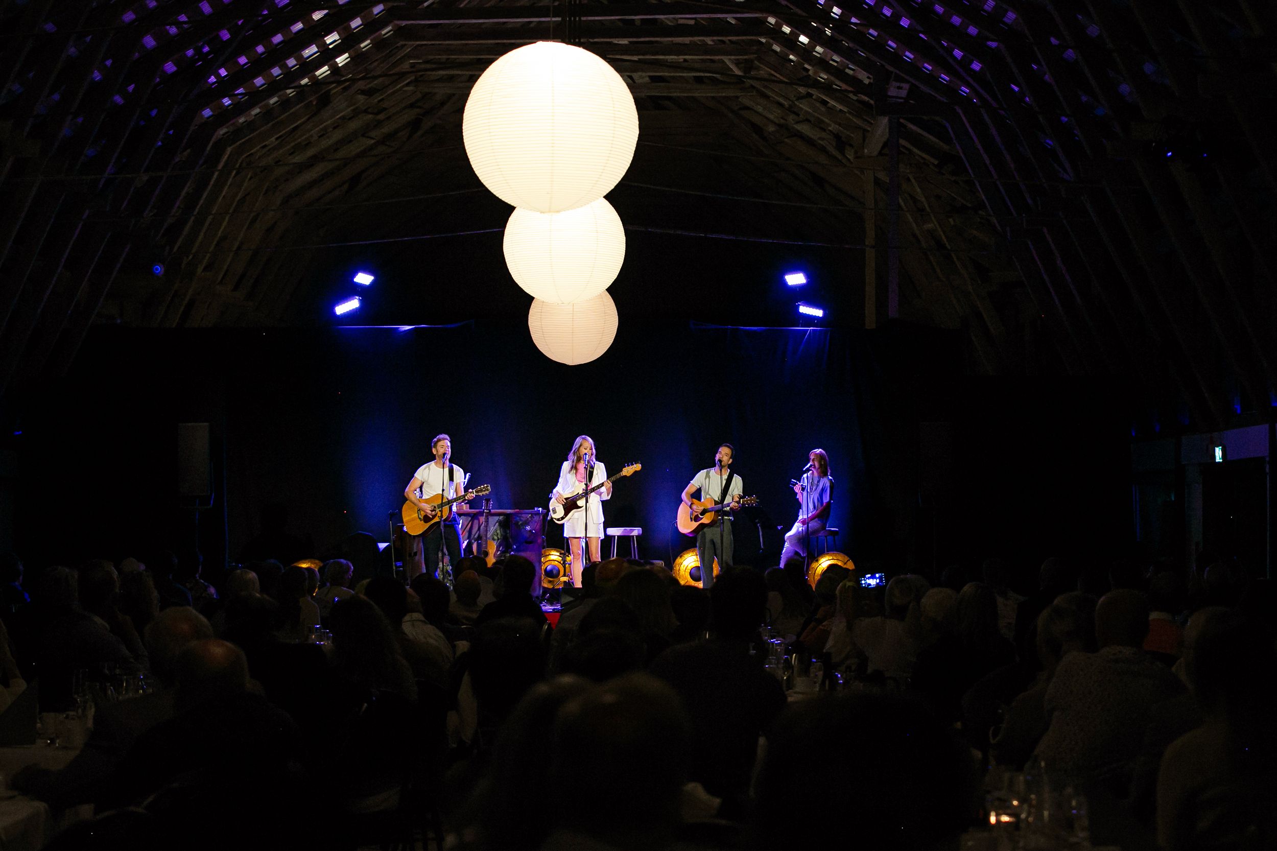 Husby Säteri Söderköping med Peter Johansson, Bruno Mitsogiannis och Matilda Grün. Fotograf Rebecca Nordin.