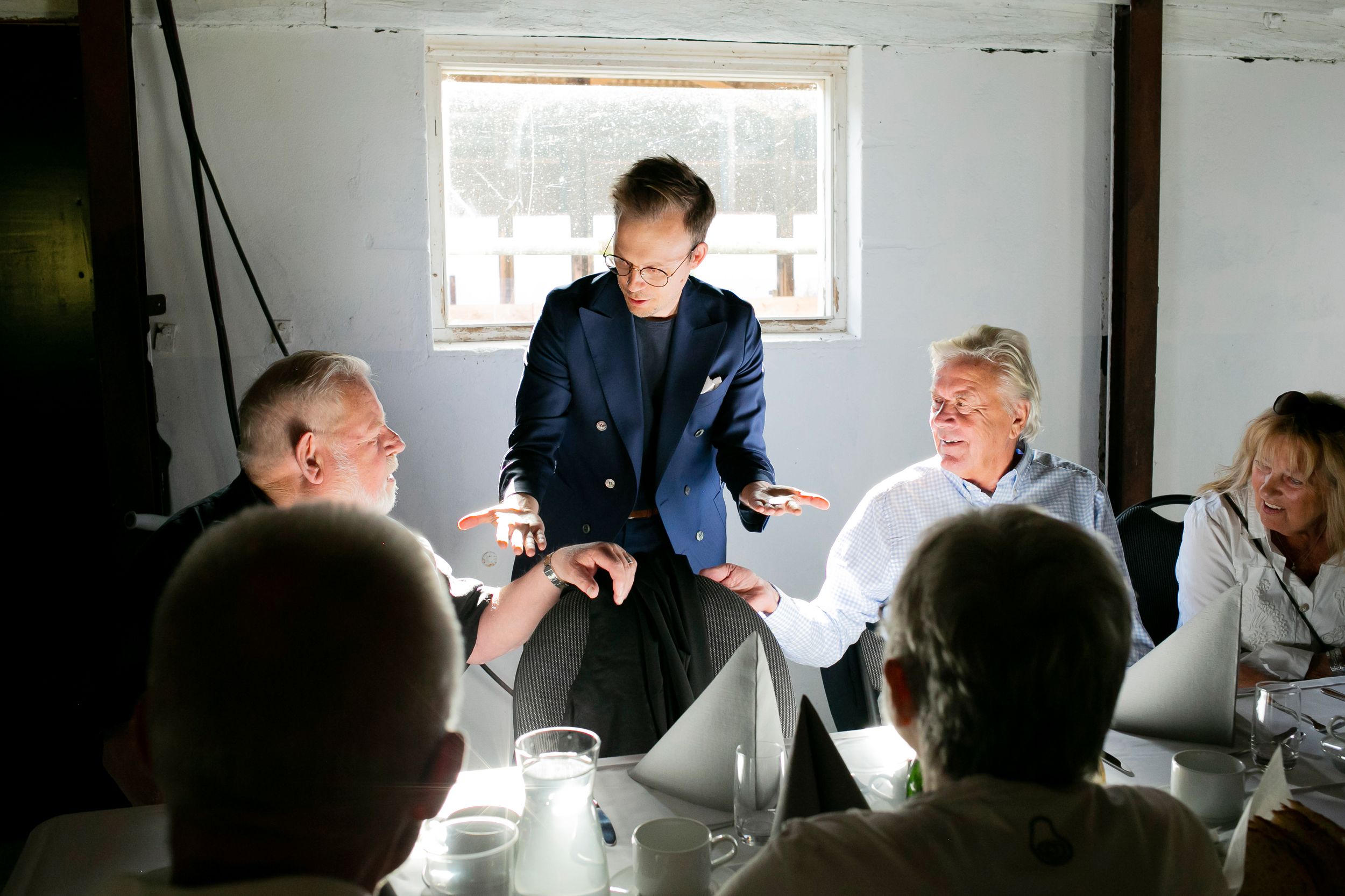 Husby Säteri Söderköping med Peter Johansson, Bruno Mitsogiannis och Matilda Grün. Fotograf Rebecca Nordin. Fredrik Stenström magiker.