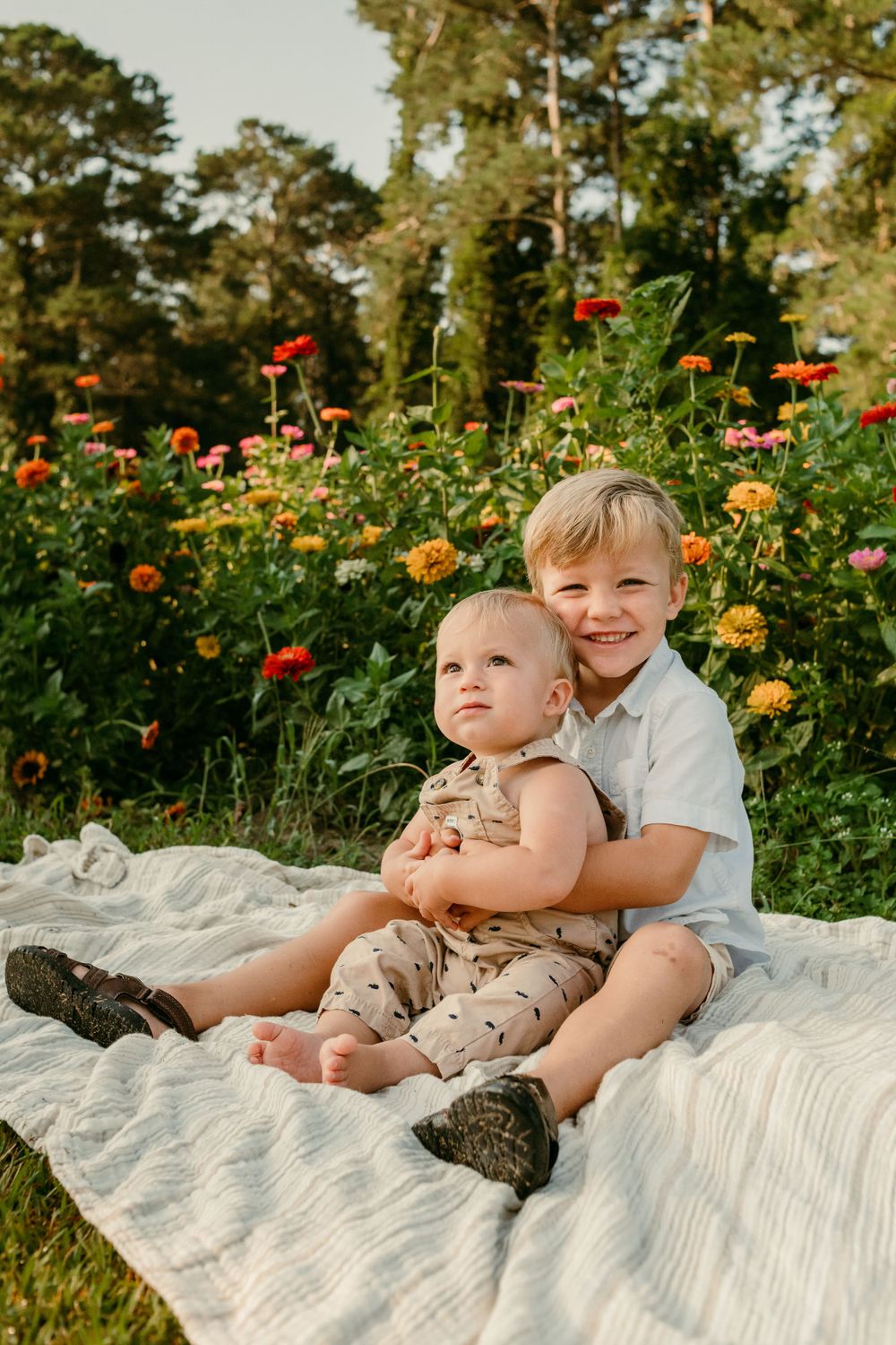 fayetteville north carolina nc fort brag affordable photographer photography cost friendly budget flower field family siblings brothers