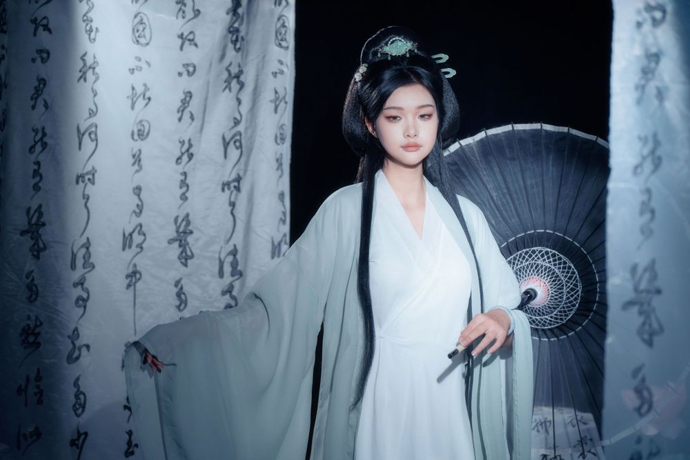 Quiet and elegant solo Hanfu portrait featuring traditional Chinese calligraphy backdrops, captured by Imagine Image Studio.