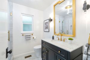Michael Corona Real estate photography bay area Airbnb interior bath room