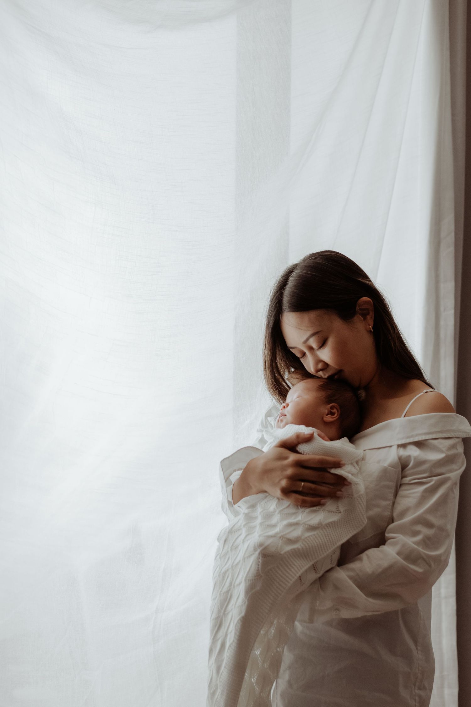 Sydney newborn, maternity and family photographer based near Guildford, offering relaxed in-home sessions across. Mobile photographer