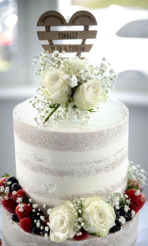 Wedding cake photography example