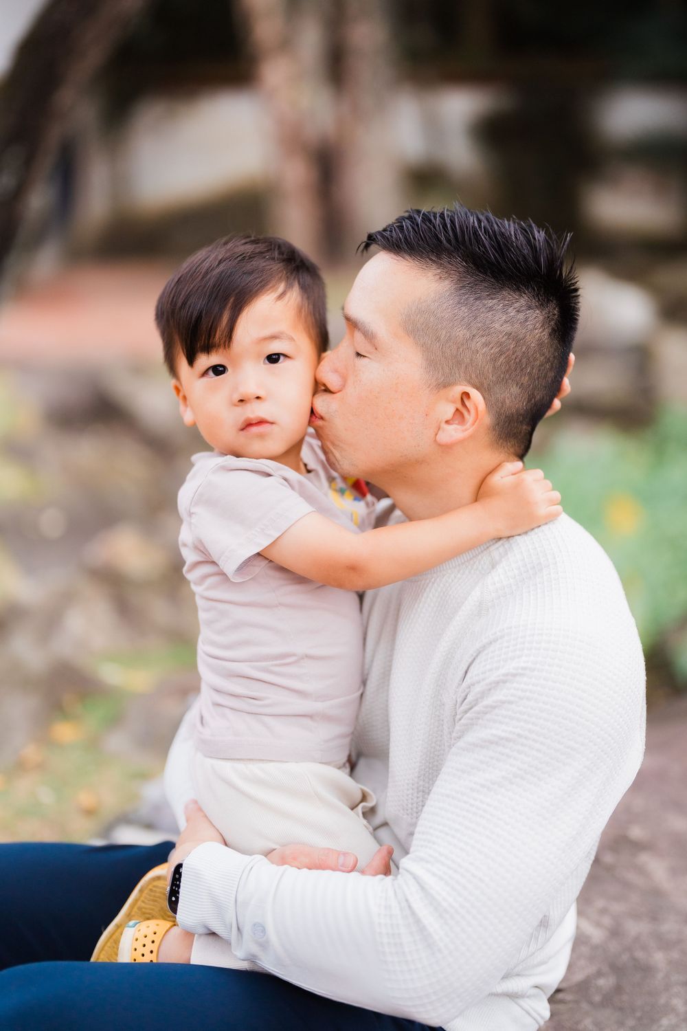 dad kissing son at Lin An Tai Historical House and Museum