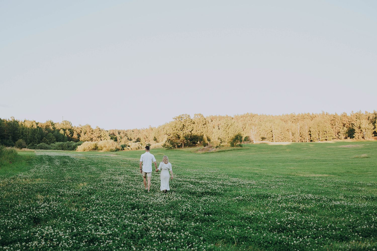 Gravidfotografering vid Långängens Gård på Lidingö utanför Stockholm. Fotograf Rebecca Nordin.
