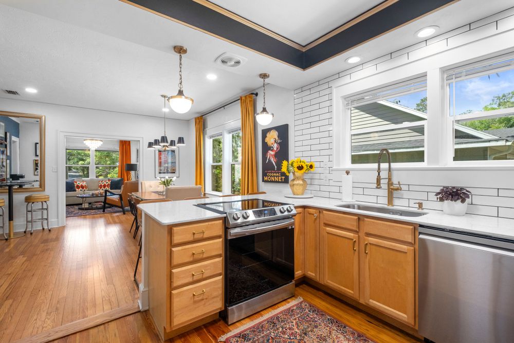 Real estate photograph of a recently updated kitchen in an AirBnb in Gainesville, Fl.