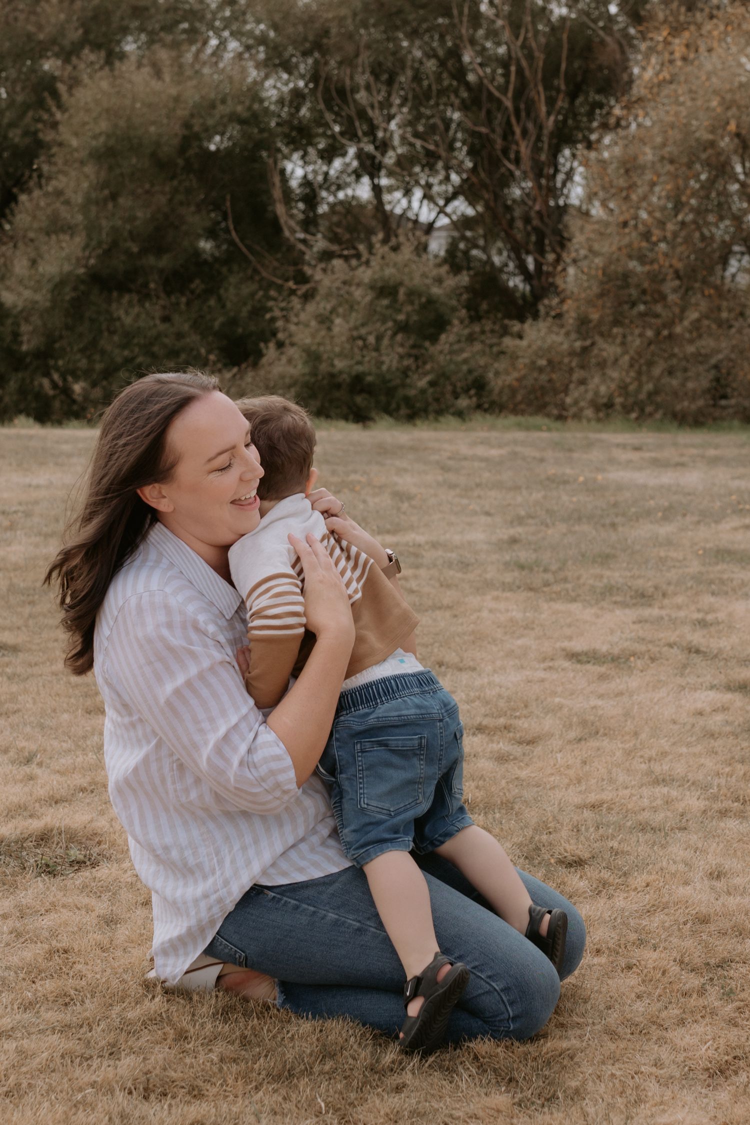 Westport photographer, Natural portraits
Golden hour photography, West Coast family photography, fun and relaxed photoshoot, motherhood