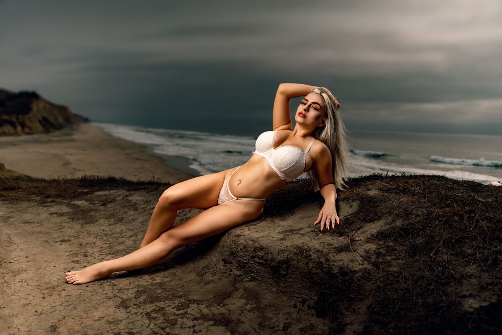 Boudoir photography on San Francisco beach