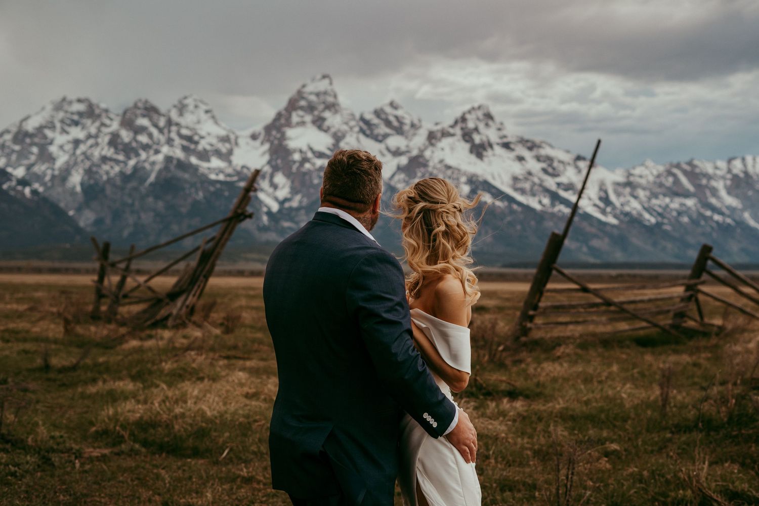 Outdoor wedding ceremony in Wyoming with mountain views and rustic charm