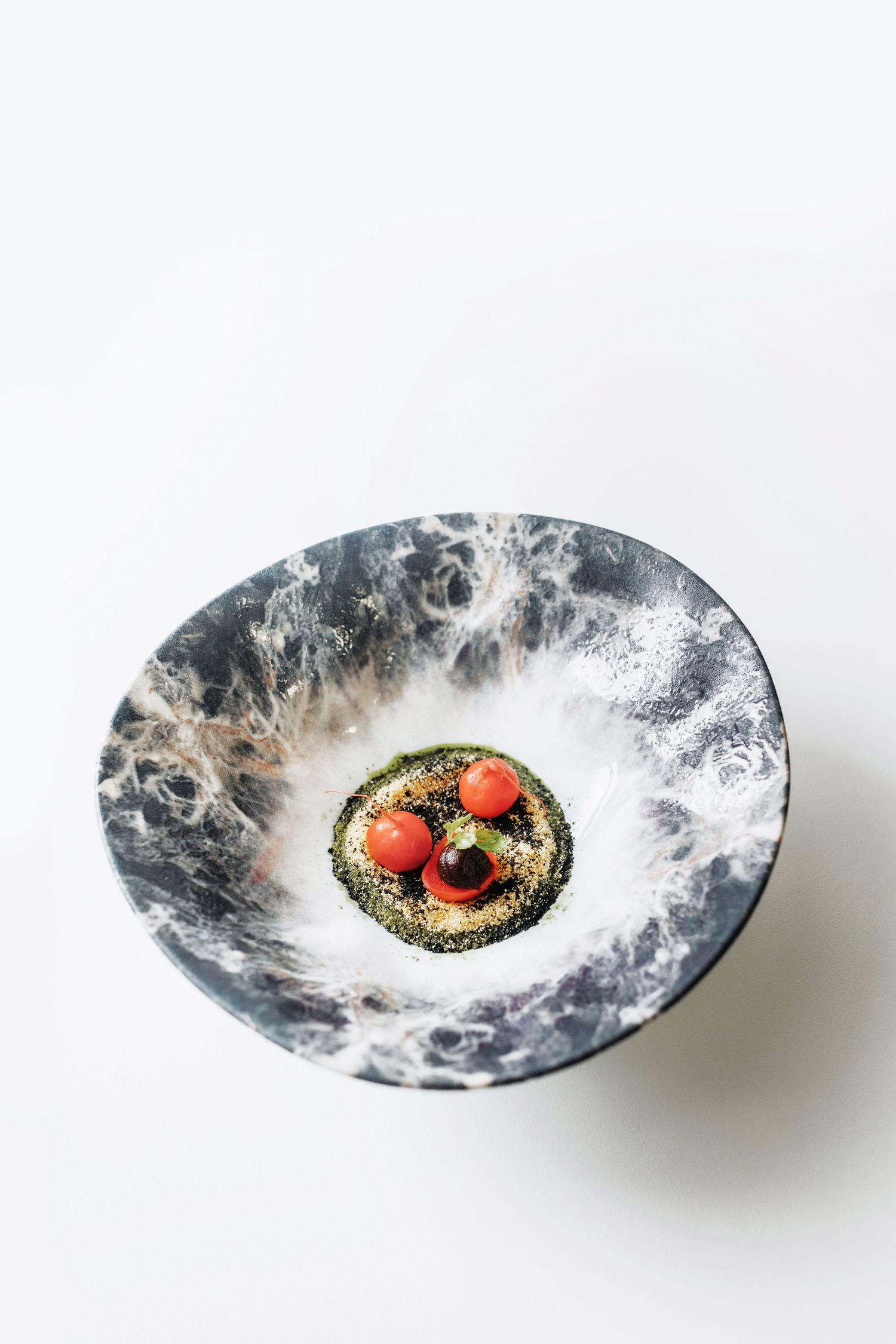 Astro, plate of marbled blue and white digital printing on hard porcelain dish.