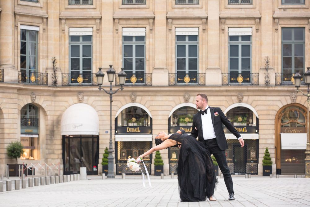 Gorgeous newly married couple dancing at the Place Vendôme Paris, photo taken by Julien Photography Paris