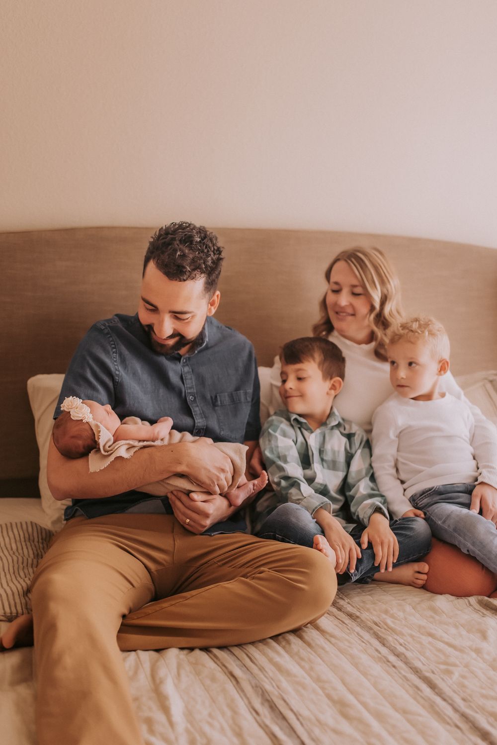 Albuquerque photographer for adventurous couple. Lifestyle newborn photographer albuquerque. Intimate wedding photography ABQ NM. Family pic