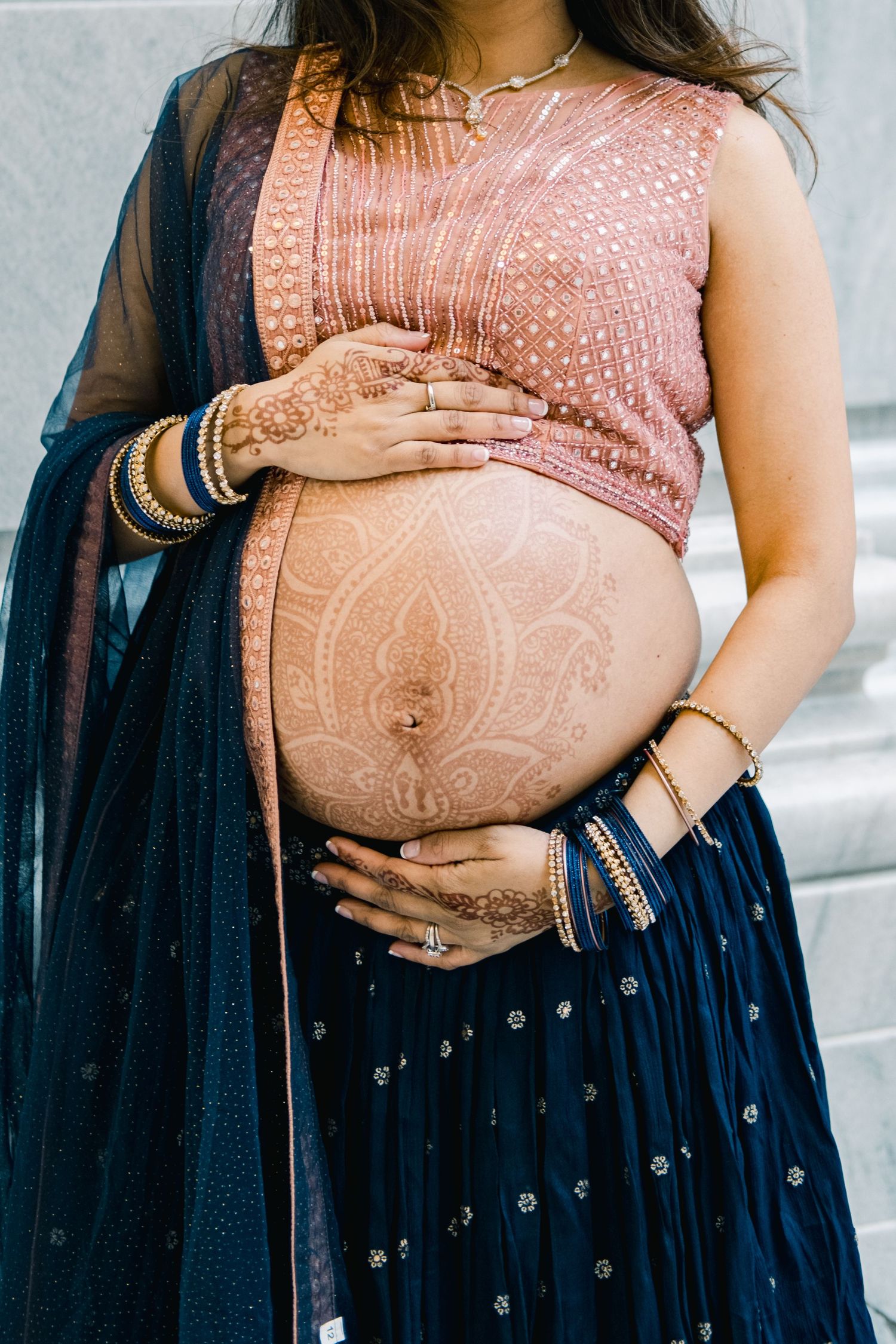maternity belly at Salt Lake City Capitol building with Michelle Deppe Photography.