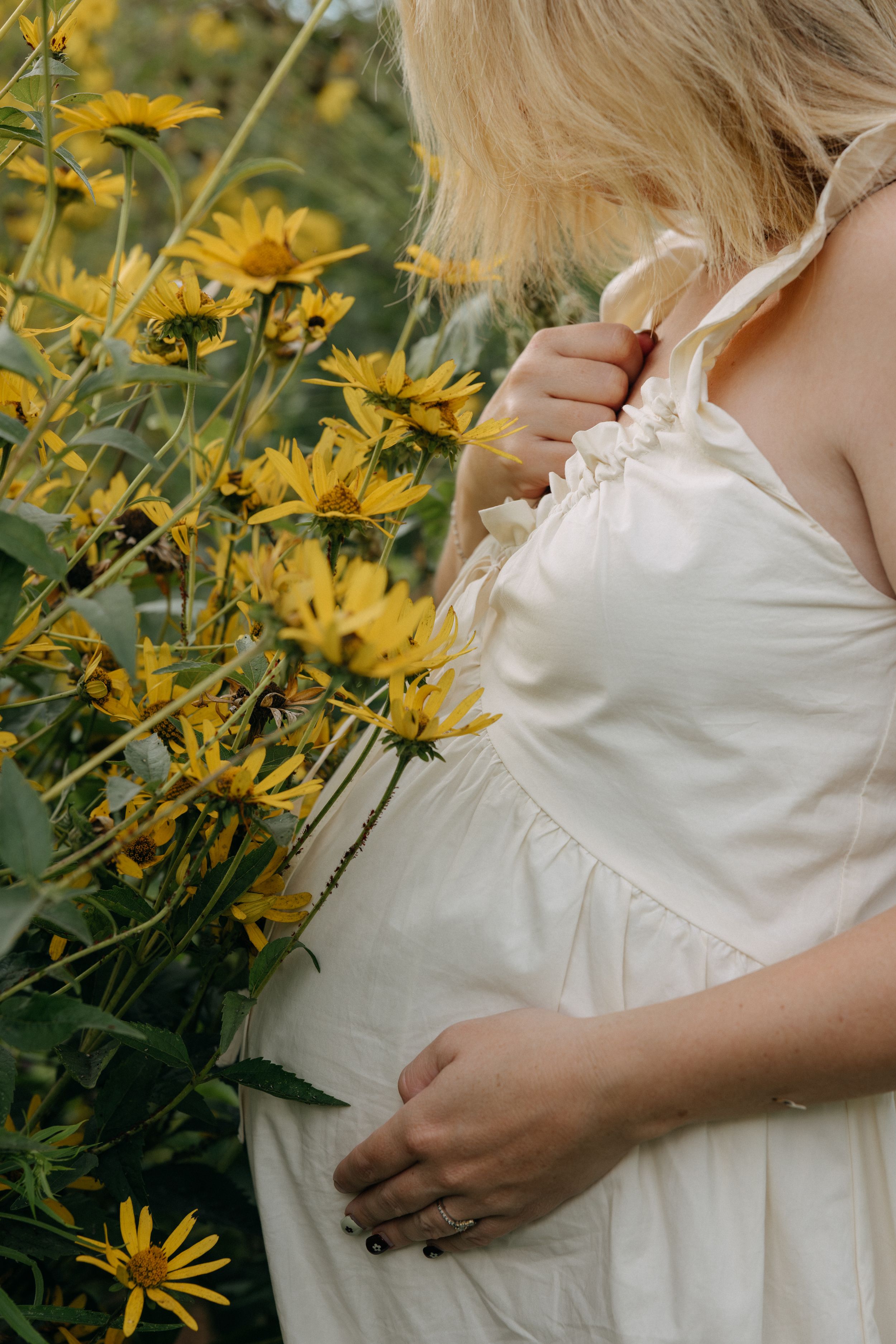Photographer near me, Prince Edward County, Maternity Photoshoot, Pregnancy Announcement, French Bulldog, Maternity Photographer