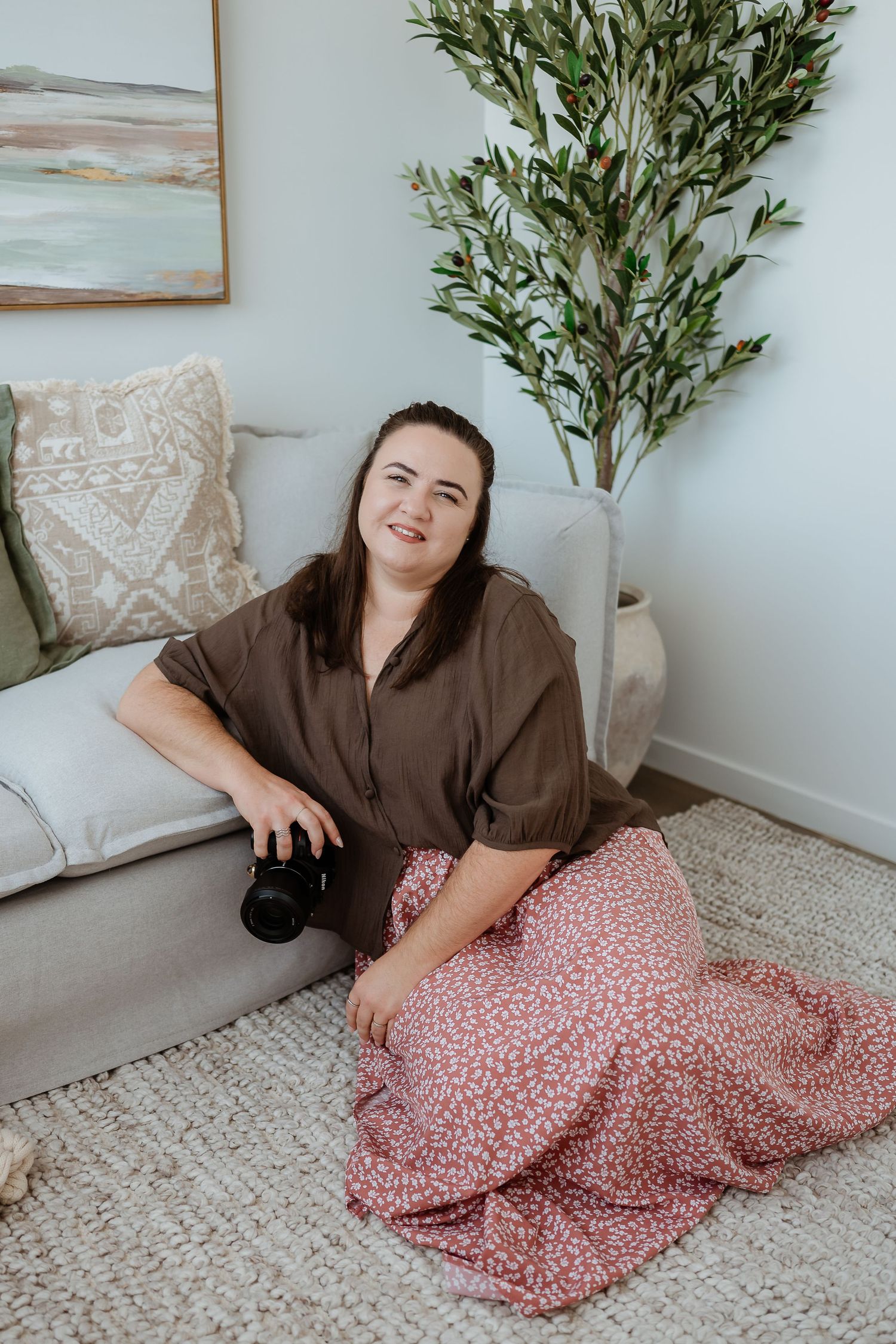 Lifestyle photo session in bright modern room with plants and coastal artwork at a gladstone photography studio.