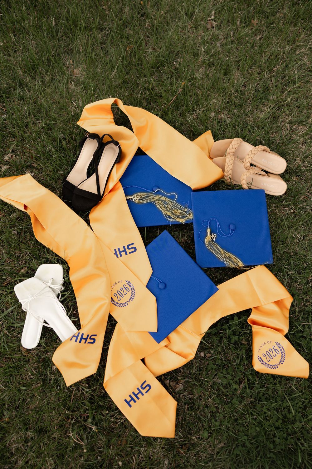 Morgan Sarah Photography, Iowa & Destination photographer, Graduation cap & gown photo