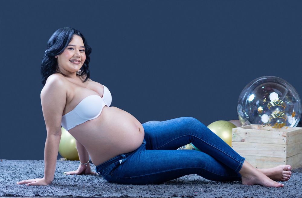 Foto de embarazada. Sesión de estudio fotografico en Managua.