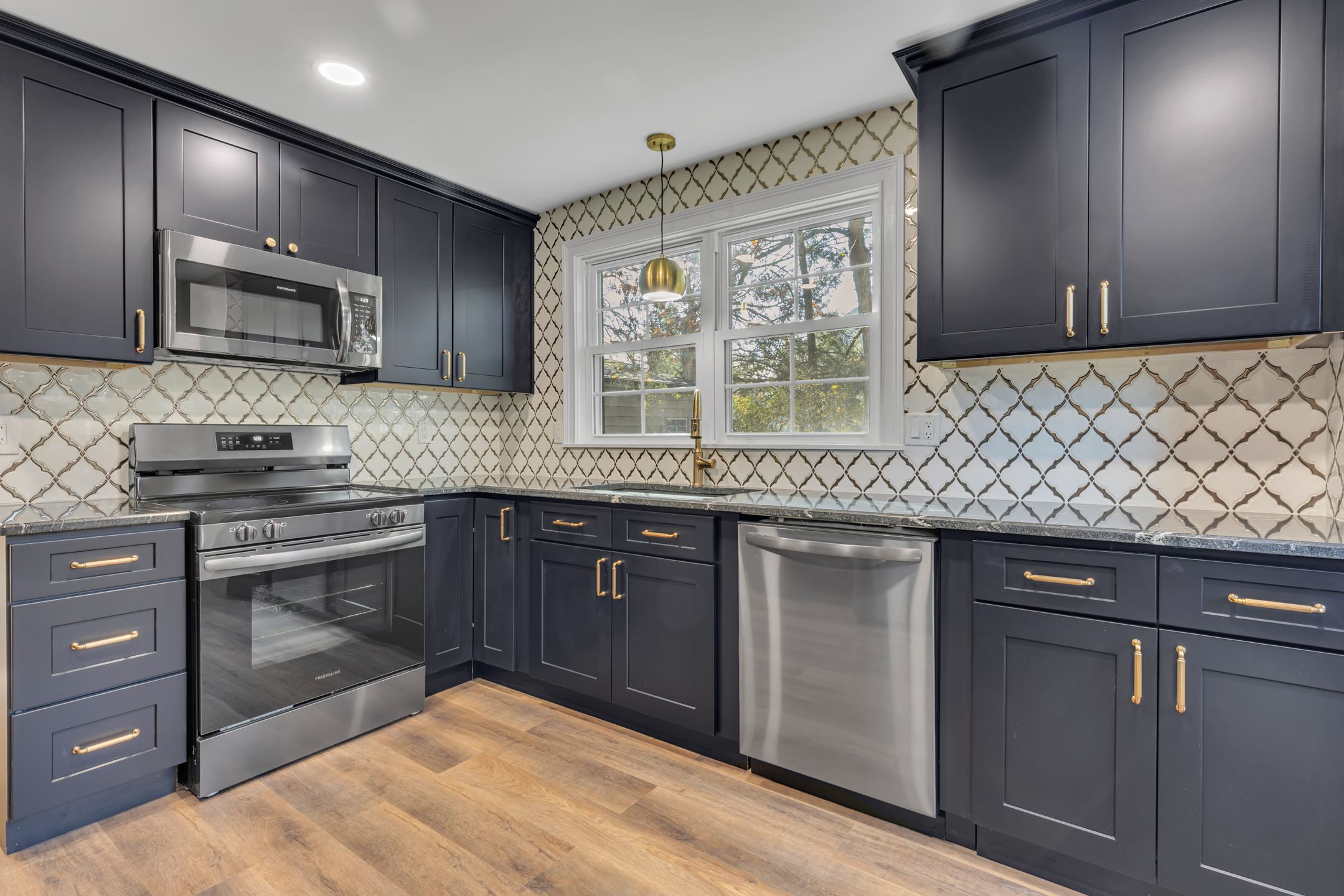 Real estate photographer in the Pittsburgh area with over 5 years of experience. Serving Beaver, Allegheny, Lawerence, and Butler counties.