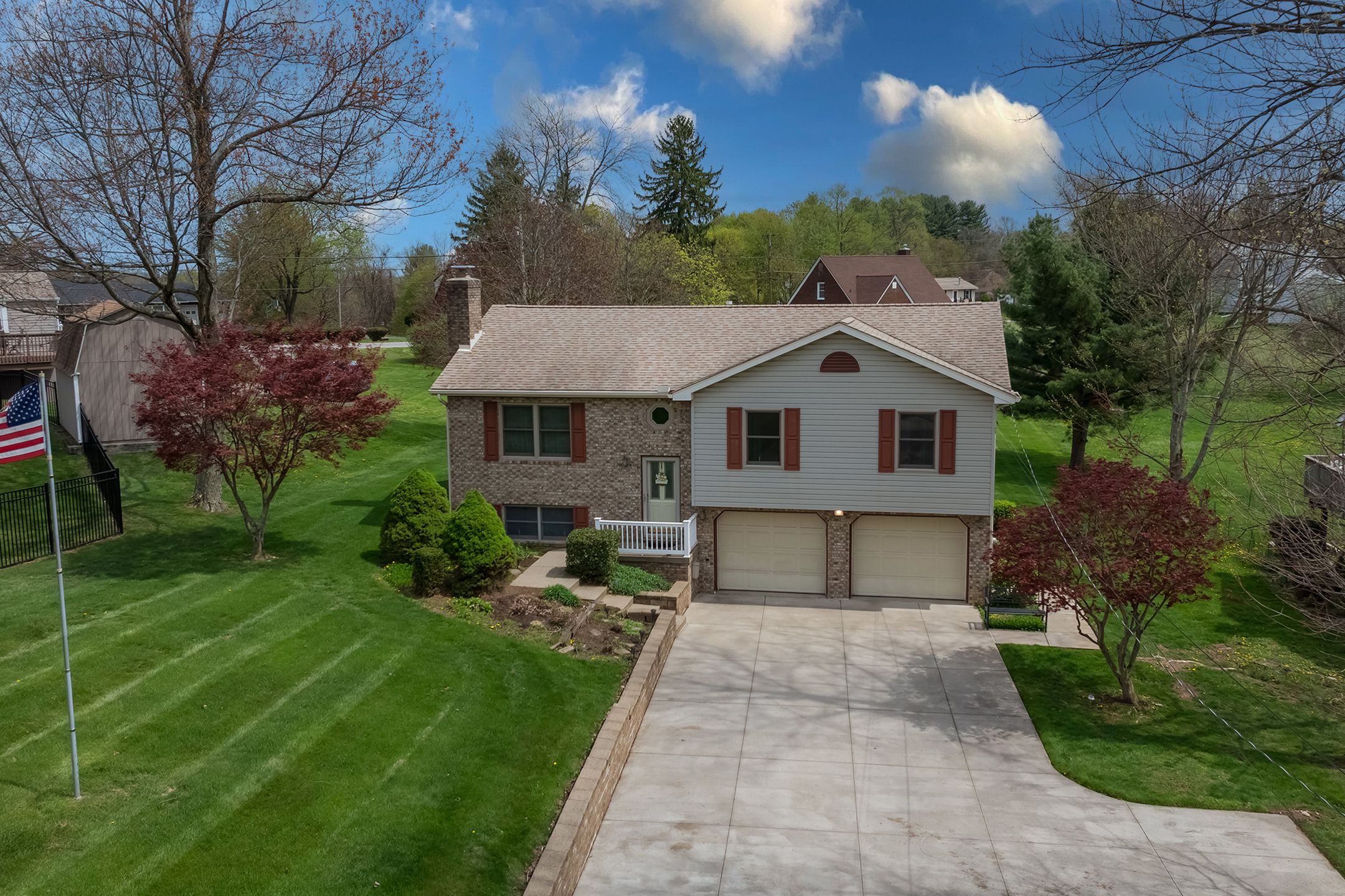 Real estate photographer in the Pittsburgh area with over 5 years of experience. Serving Beaver, Allegheny, Lawerence, and Butler counties.