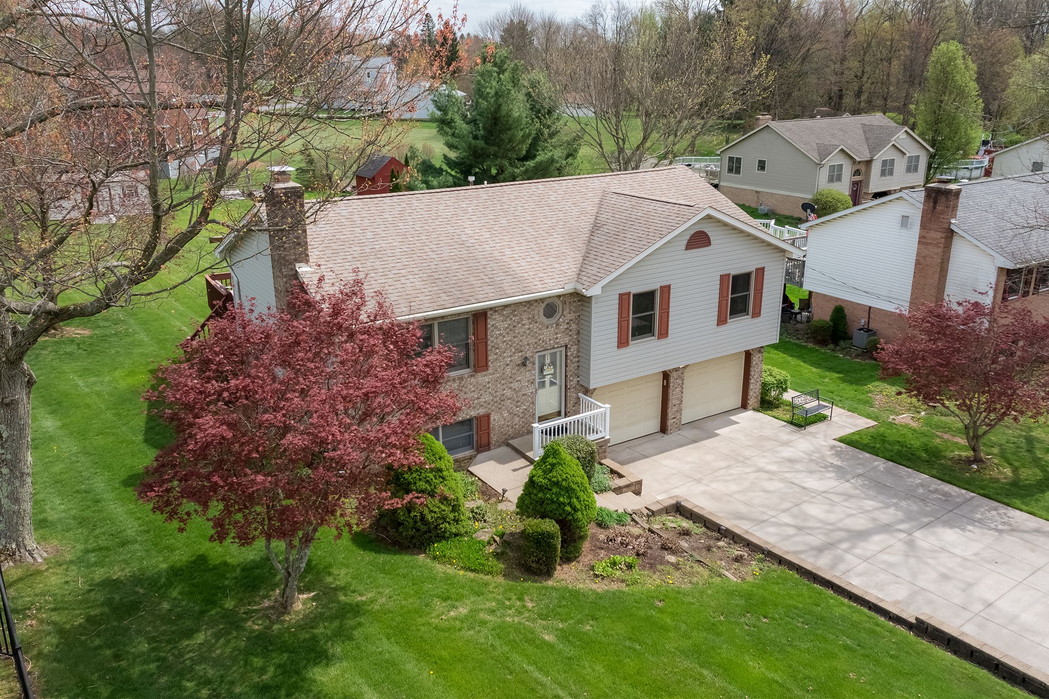 Real estate photographer in the Pittsburgh area with over 5 years of experience. Serving Beaver, Allegheny, Lawerence, and Butler counties.