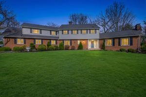 Real estate photographer in the Pittsburgh area with over 5 years of experience. Serving Beaver, Allegheny, Lawerence, and Butler counties.