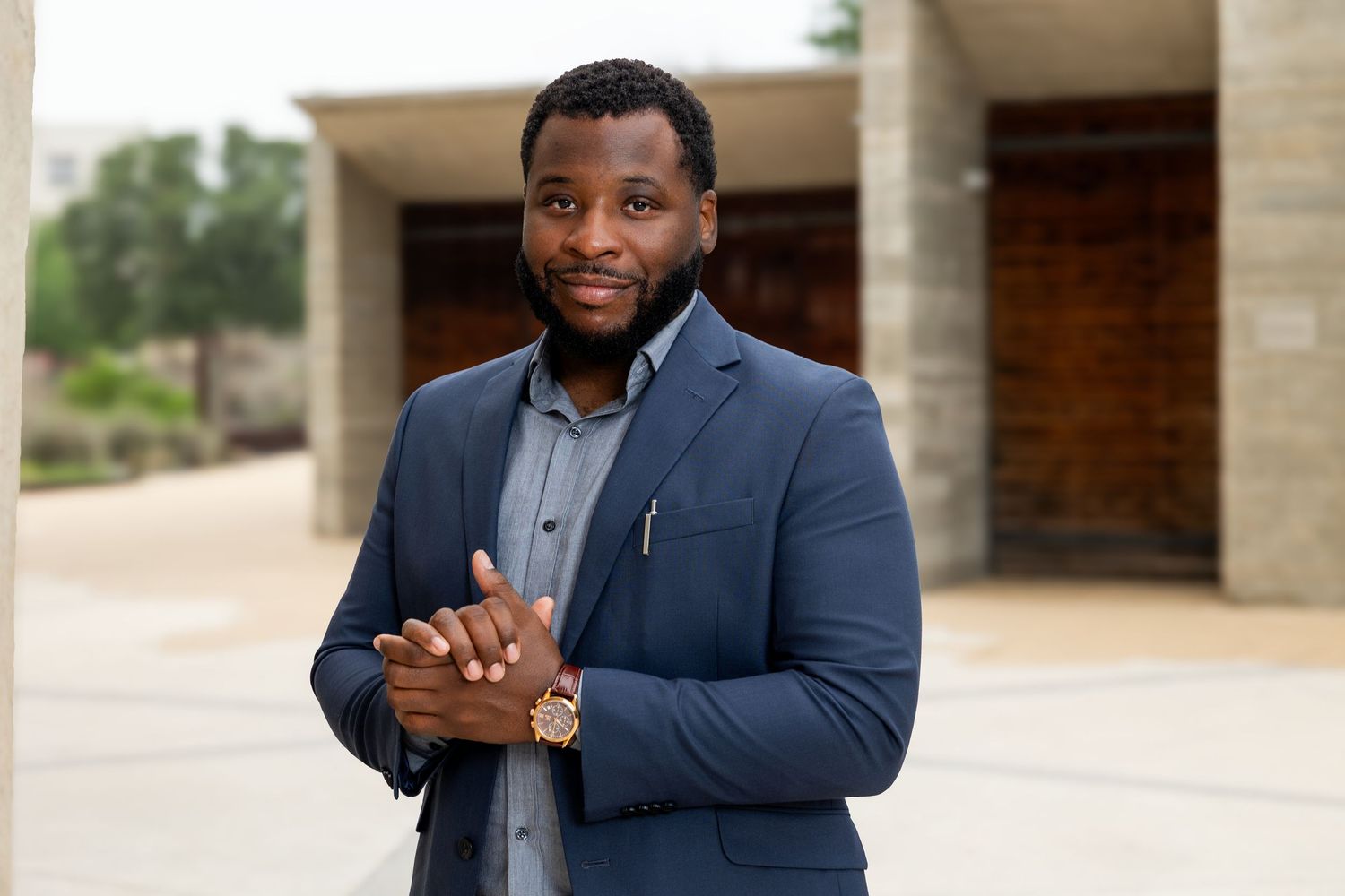 Business professional. L Visions Photography. Branding photoshoot. Lifestyle photoshoot. Handsome man posing. Professional man posing.