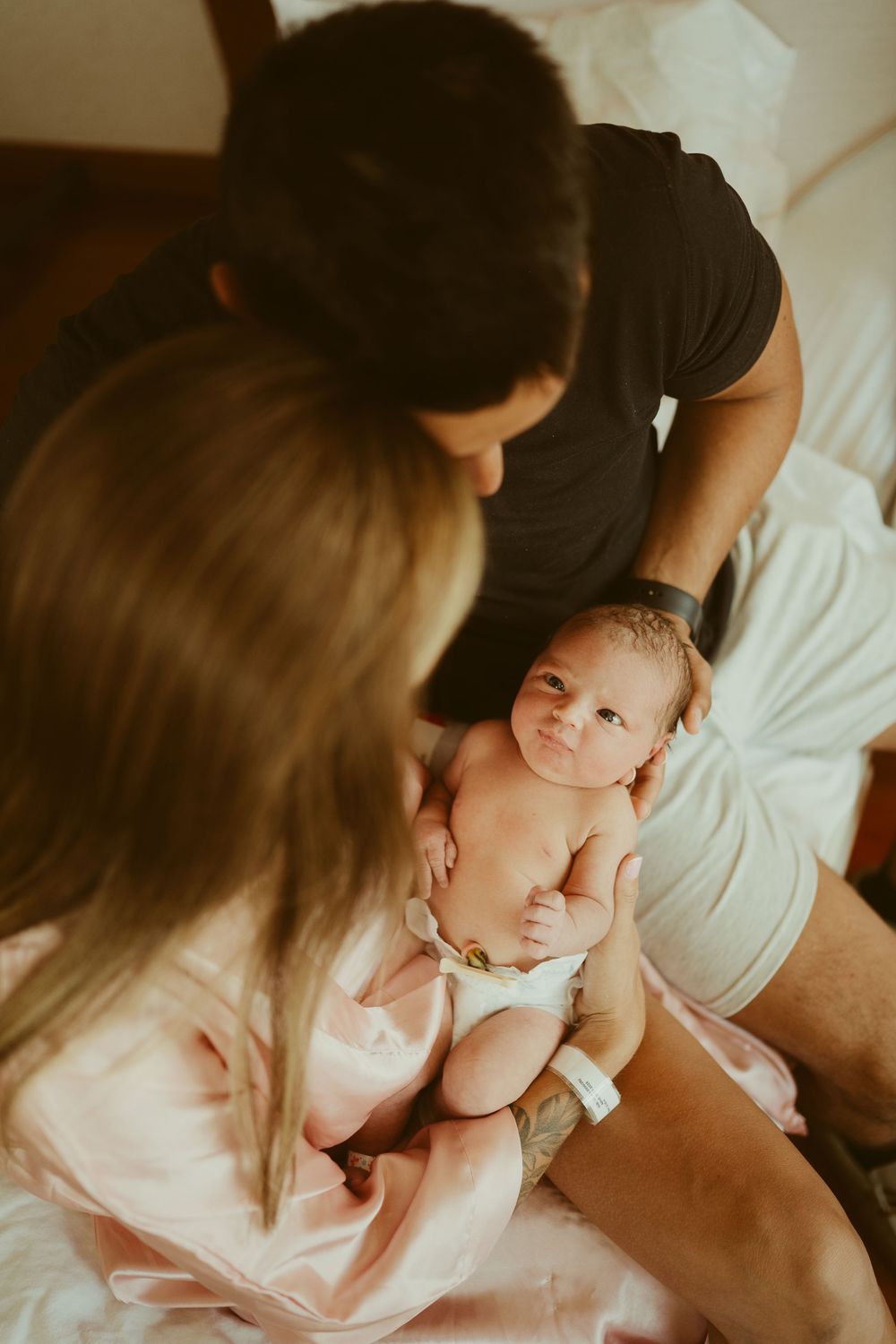 Fresh 48 session by Dayton, Ohio based newborn photographer Disney Magic Photography, serving Beavercreek, Bellbrook, Kettering and more.