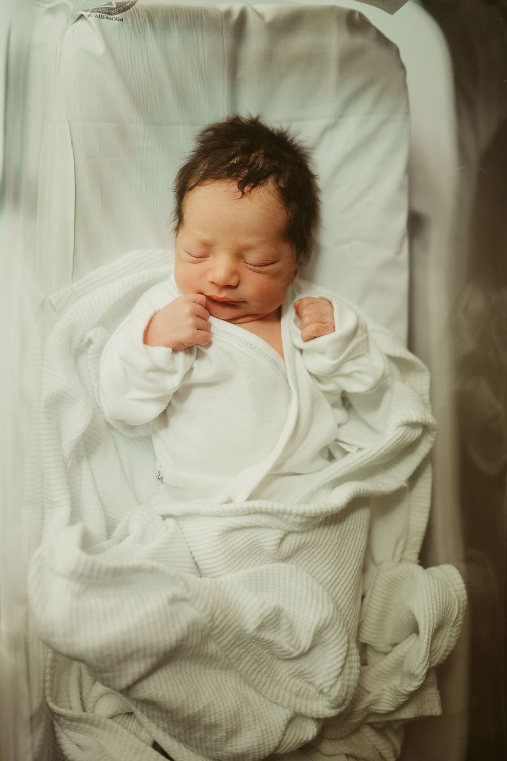 Fresh 48 session by Dayton, Ohio based newborn photographer Disney Magic Photography, serving Beavercreek, Bellbrook, Kettering and more.