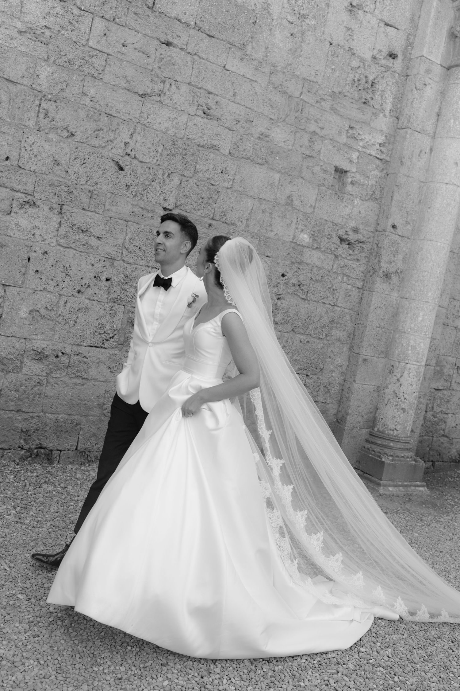 Charming al fresco dinner wedding in Rome: A delightful outdoor setting showcasing a romantic dinner under the stars