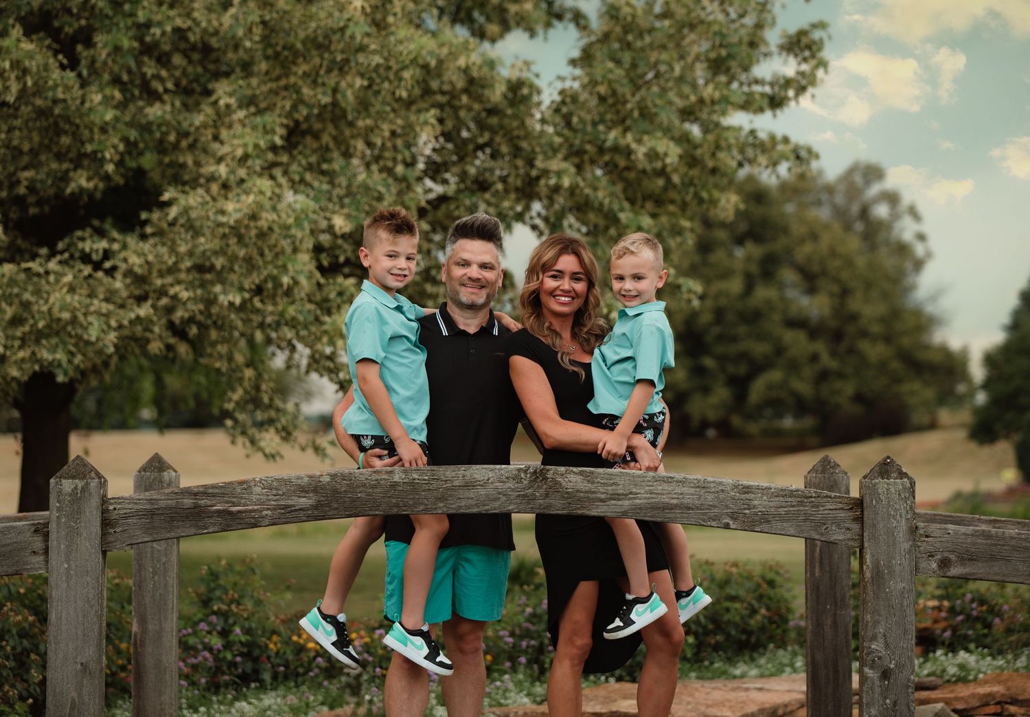 outdoor family session downriver