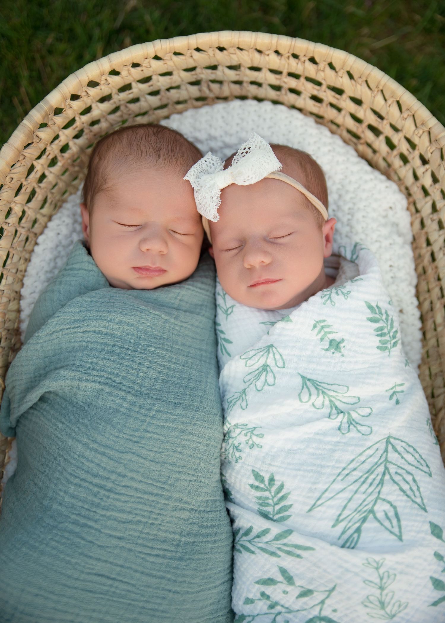 outdoor family newborn session downriver michigan