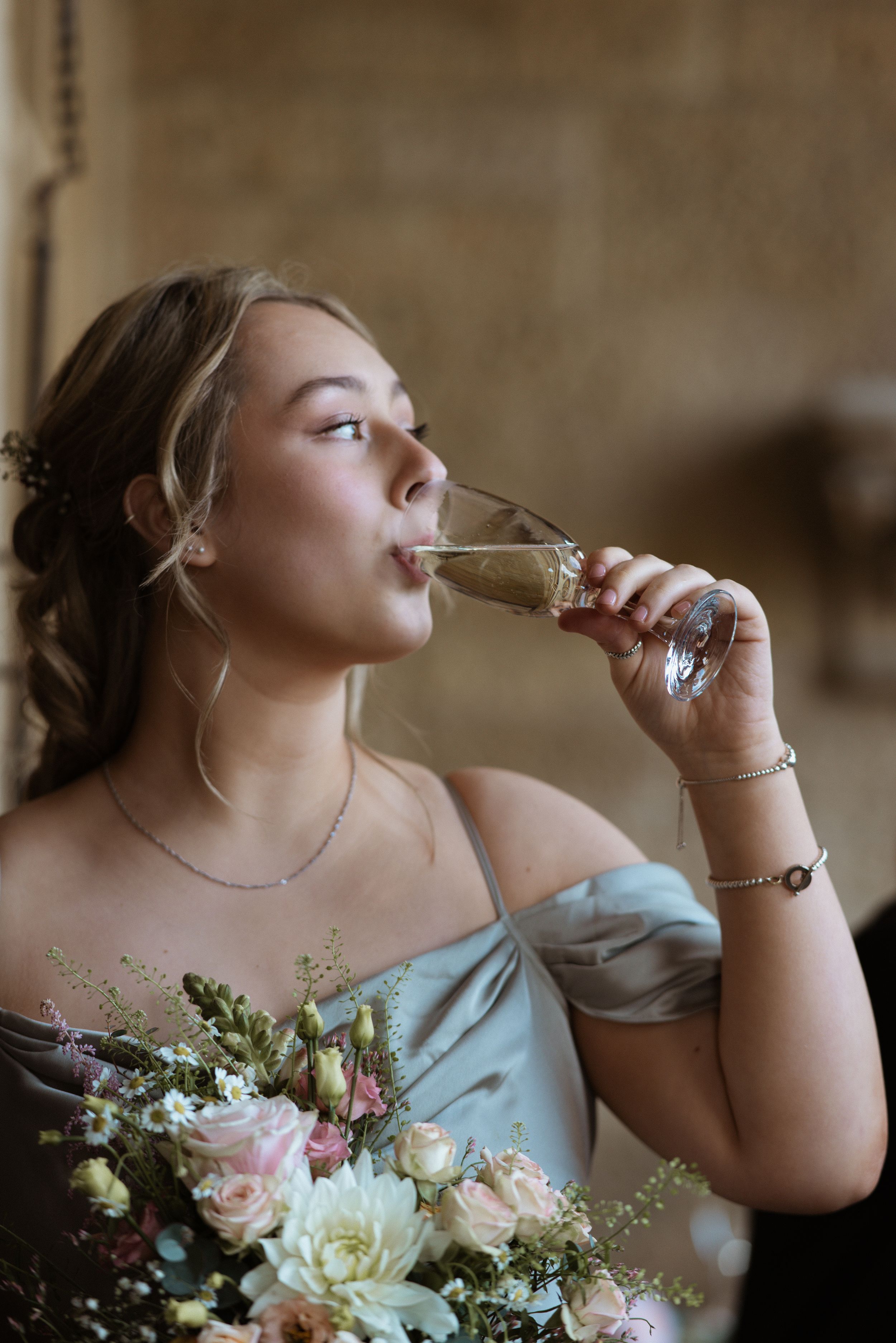 bridesmaid-uk-wedding