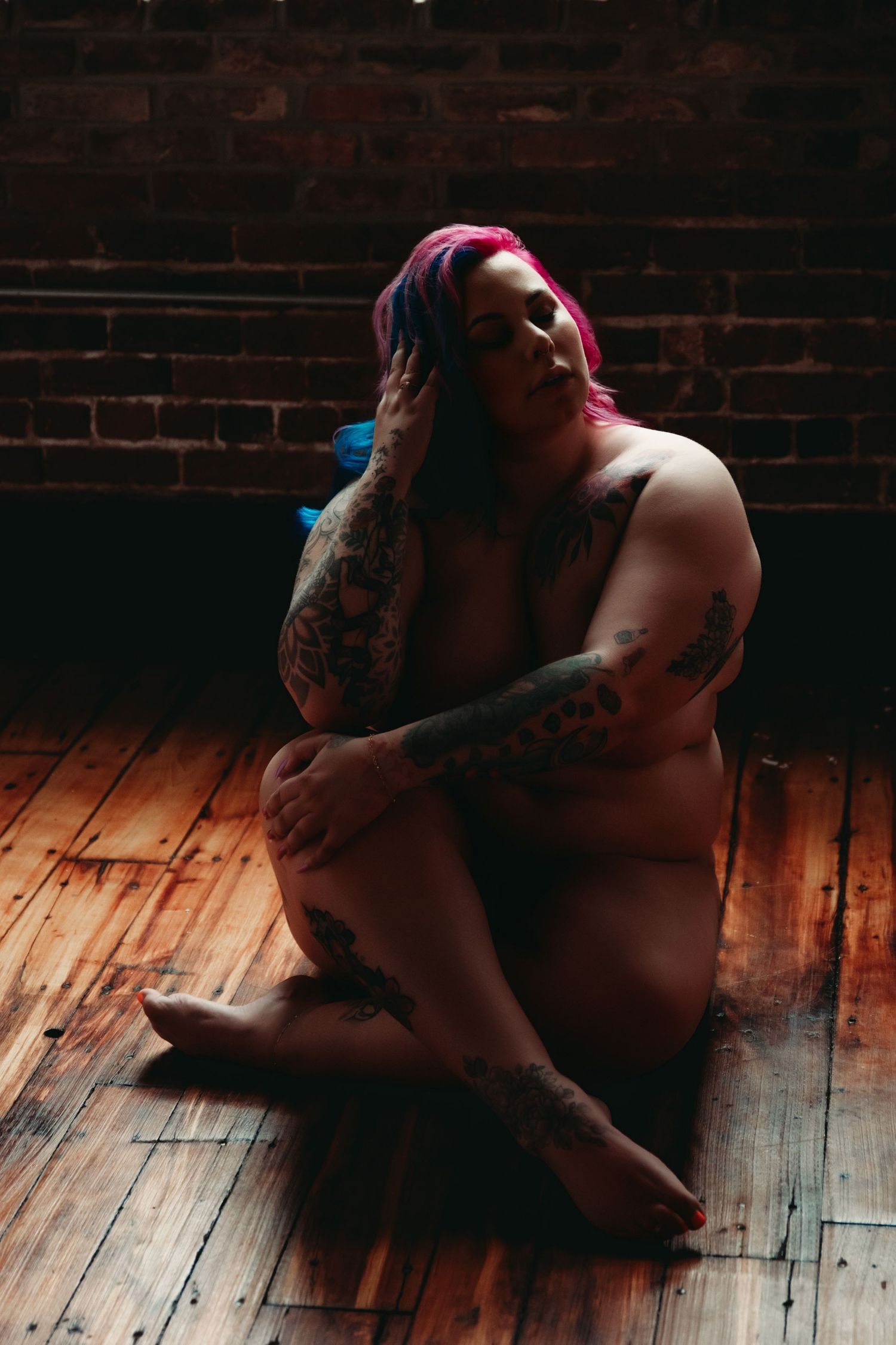 Empowering fine art nude of a confident plus-size woman | Body-positive photography Venice, FL