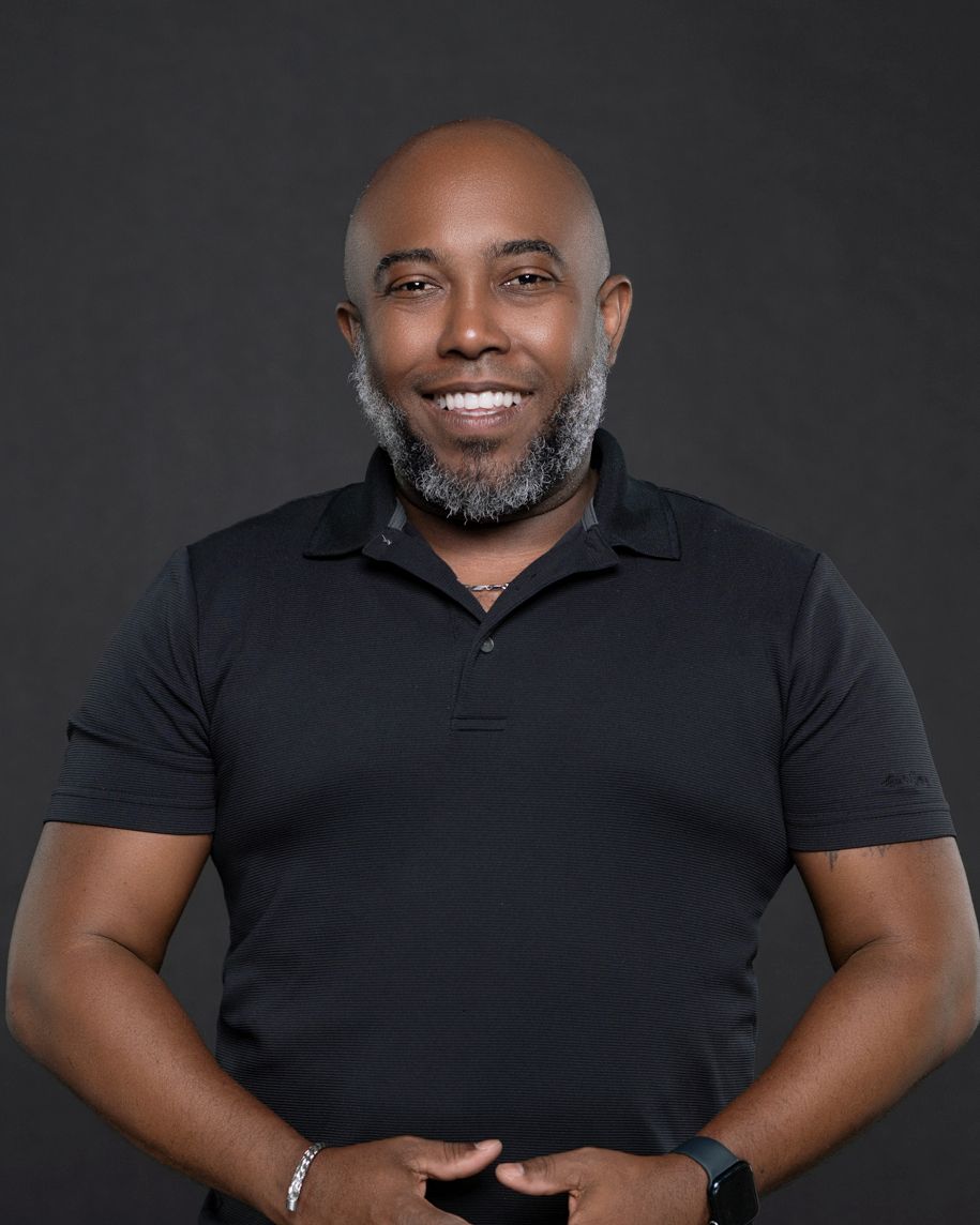 Blue Lens Media Team / Jean Richard Hereaux