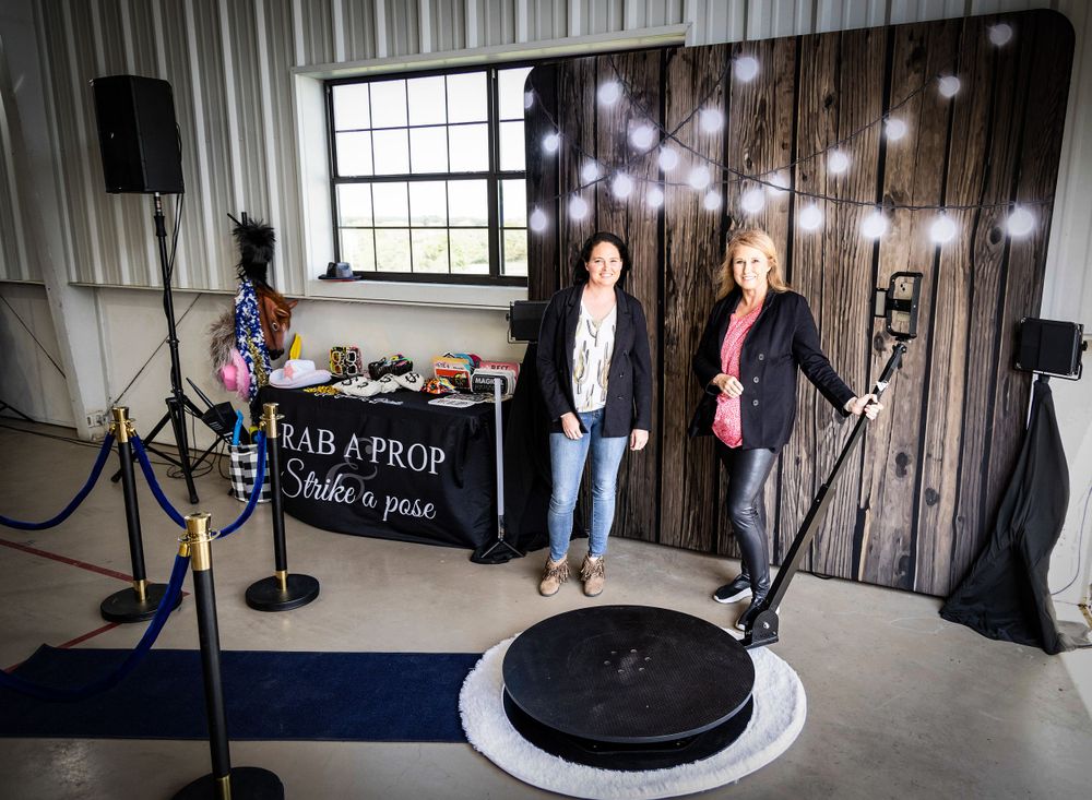 owners 
360 Video Booth 
Fort Worth 360 Photo Booth