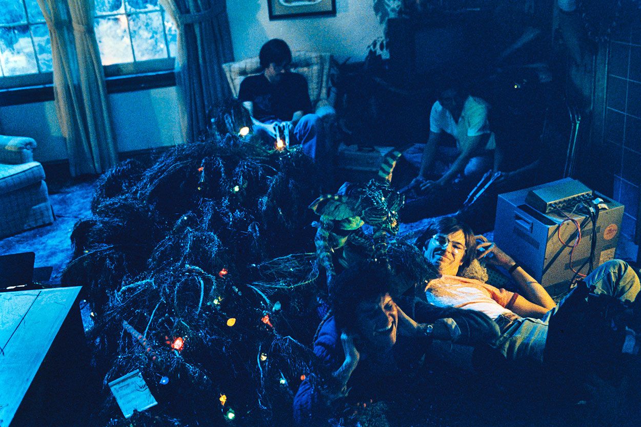 Chris Walas puppeteering a Gremlin for Christmas Tree attack scene