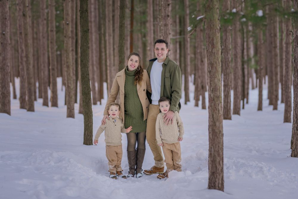 cute family maternity photo, family photography, snowy family photography