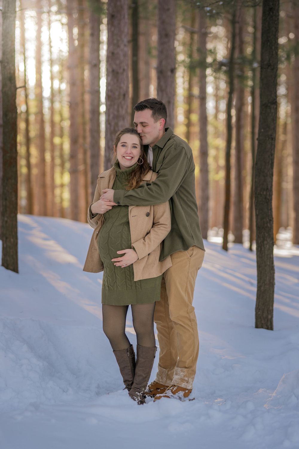 maternity photo, expecting parents, snowy photoshoot