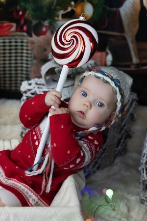 baby christmas photoshoot at home