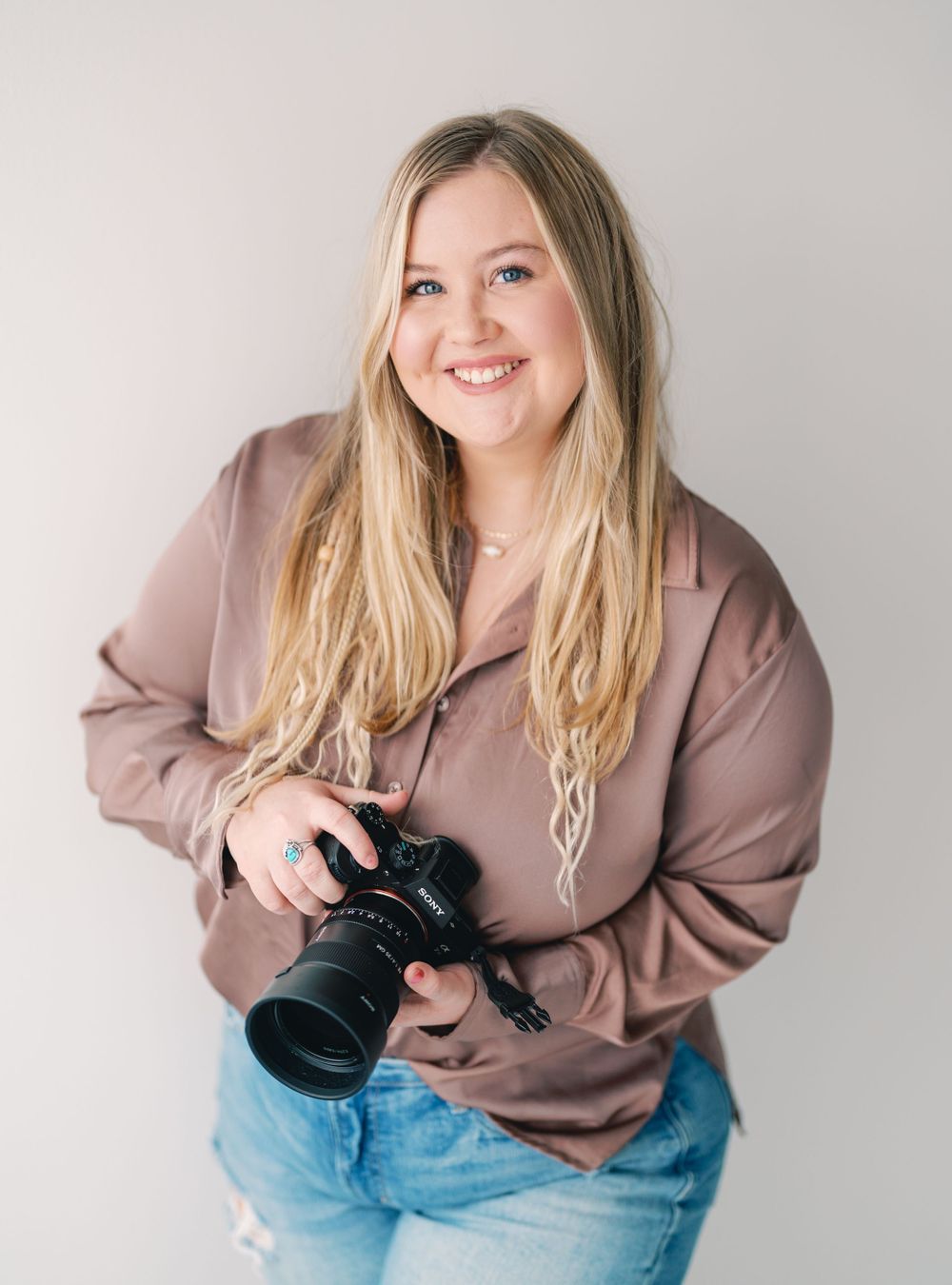 Professional birth photographer Heaven Brashear specializing in Oklahoma birth photography and maternity sessions.
