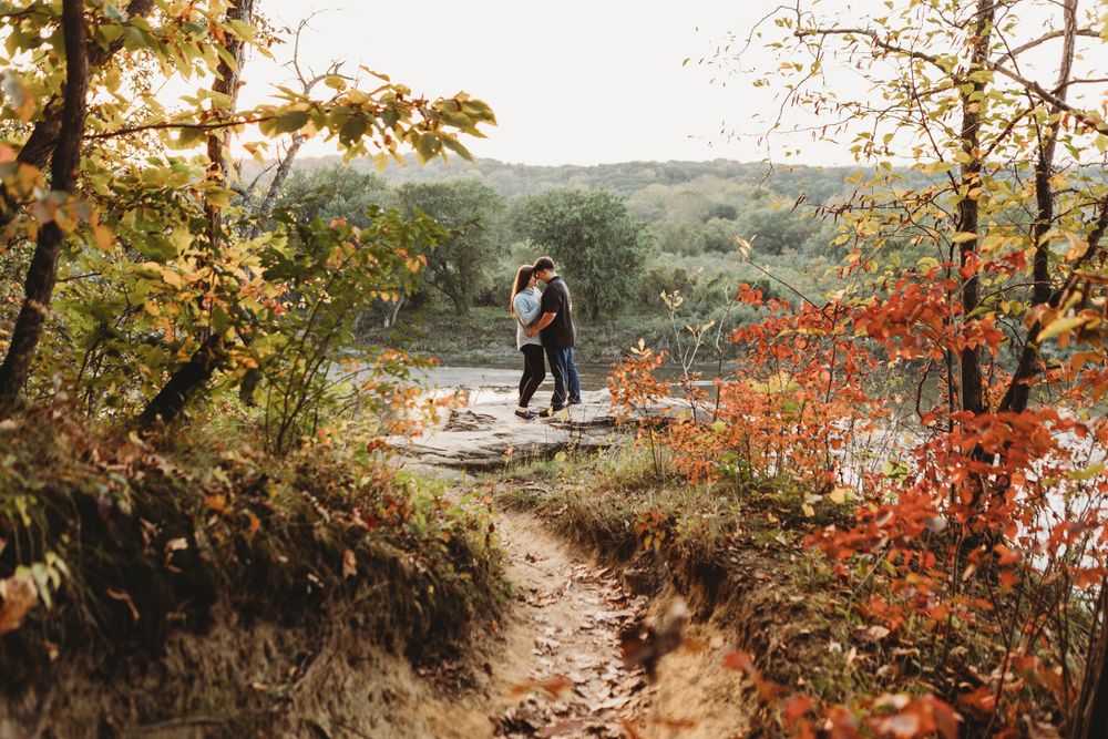 Engagement session on the cliff at The Ledges