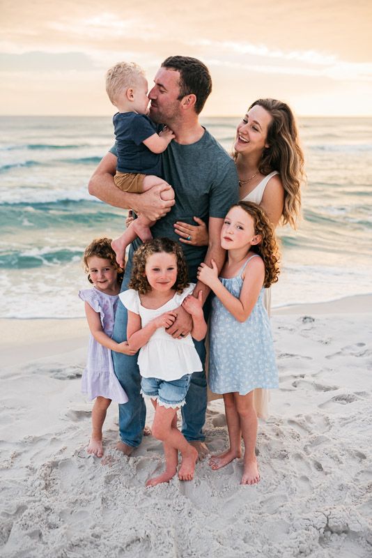 Affordable Photography specials near 30A, Henderson Beach, Destin Florida. Large family photographer captures beautiful family portraits.