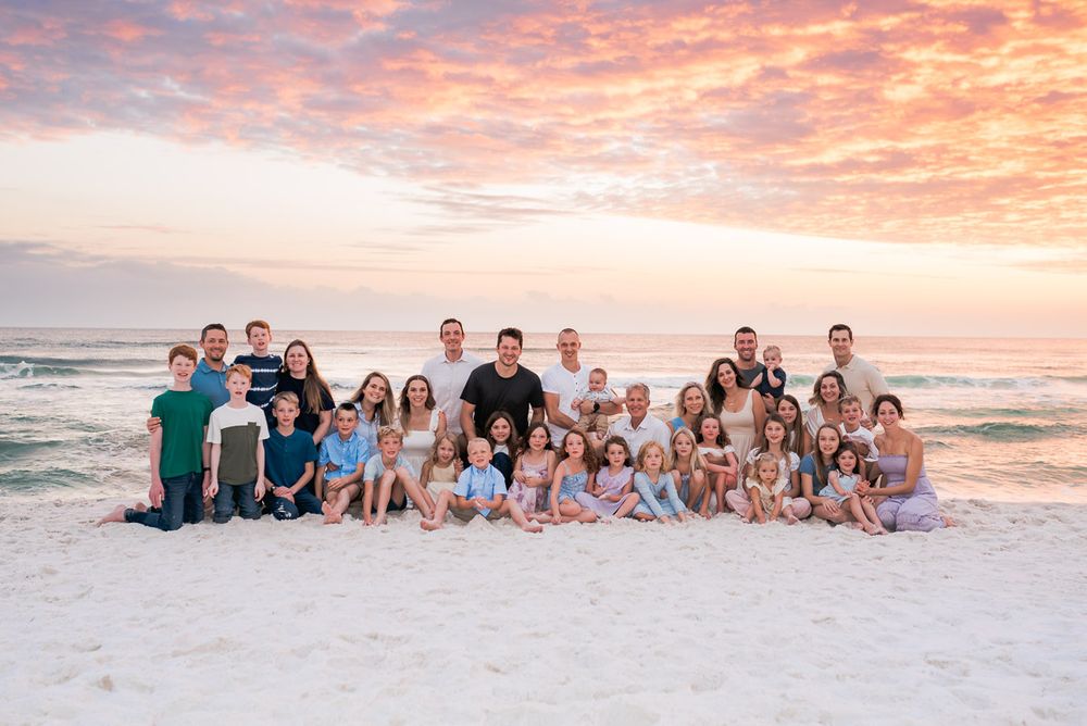 Spring time Photography specials near 30A, Henderson Beach, Destin Florida. Large family photographer captures beautiful family portraits.