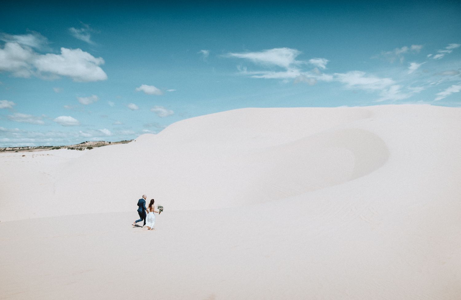white sand dunes mũi né elopement in Vietnam