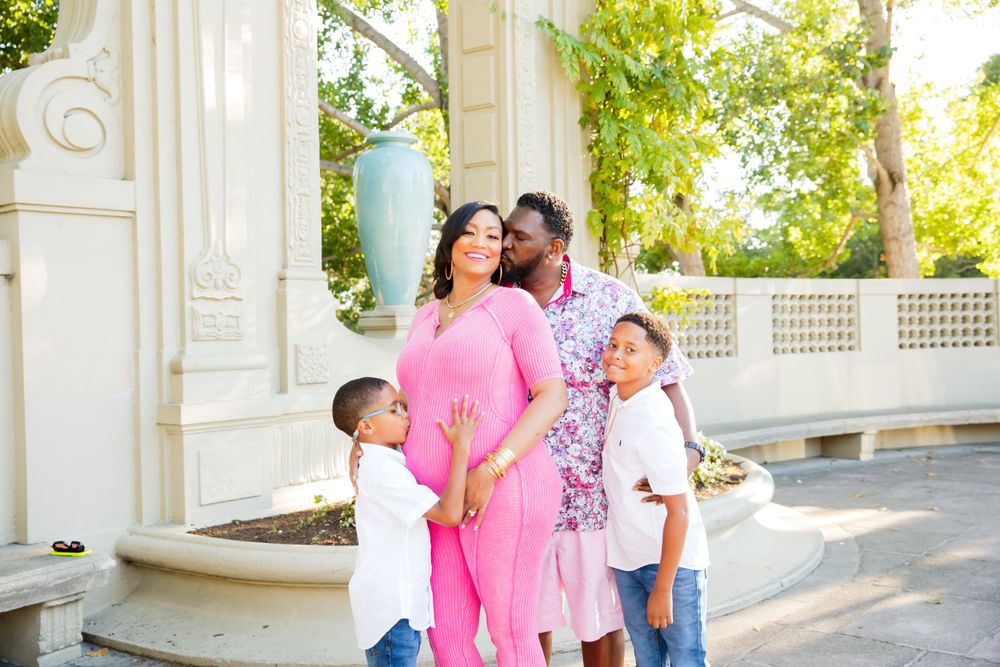 Maternity Family Portrait photography California oak trees at golden hour. Photo ideas, pose ideas. Snaps by Jessie.