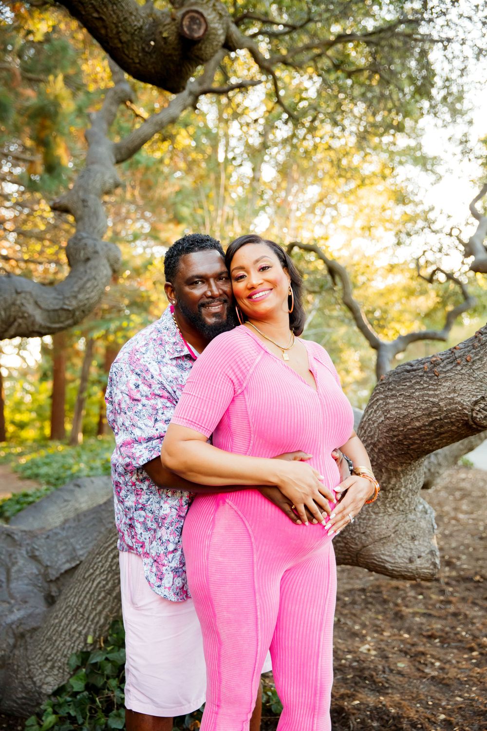 Maternity Family Portrait photography California oak trees at golden hour. Photo ideas, pose ideas. Snaps by Jessie.