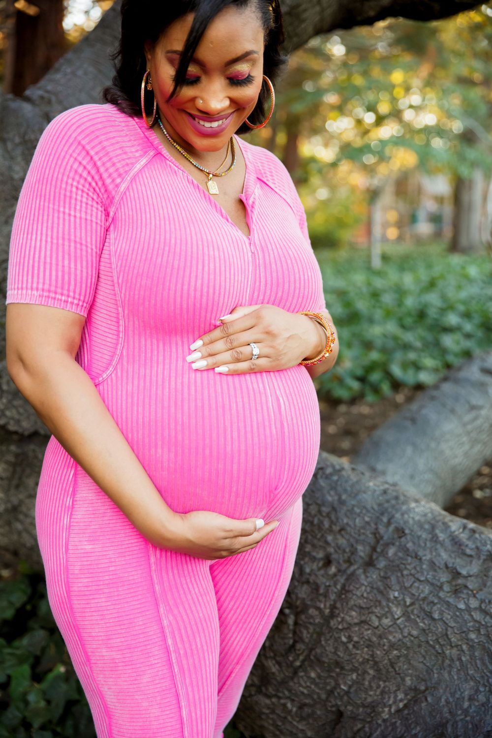 Maternity Family Portrait photography California oak trees at golden hour. Photo ideas, pose ideas. Snaps by Jessie